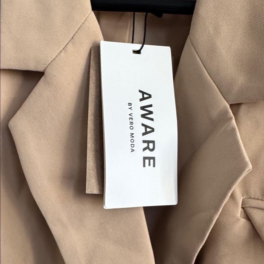 Vero Moda Aware tailored cropped blazer in beige Size 8 NWT - Picture 5 of 5